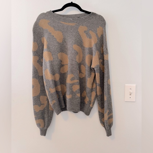 NWOT Cozy oversized Drop Shoulder Fluffy Knit Sweater in Grey w/rust brown - S - Picture 3 of 8